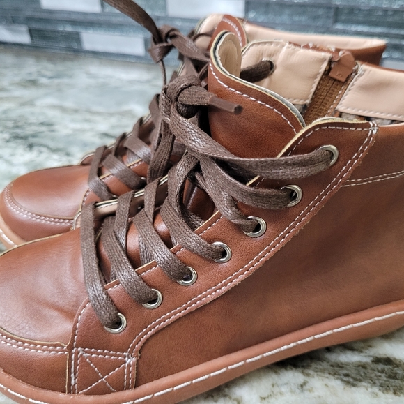 Girls Leather 👞 - Picture 2 of 7